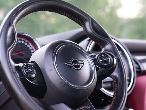 2019 Mini Hatch JCW III (F55/F56) Рестайлинг, красный - вид 35