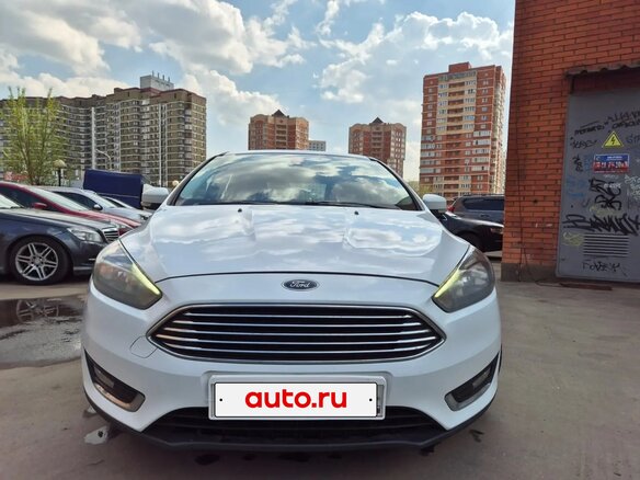 2016 Ford Focus III Рестайлинг, белый, 880000 рублей - вид 1