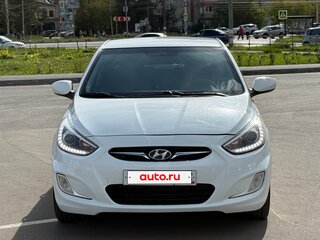 2013 Hyundai Solaris I, белый, 650000 рублей, вид 1