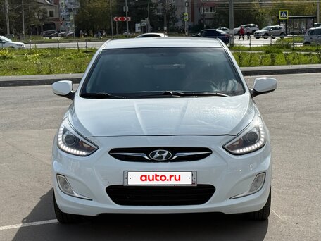 2013 Hyundai Solaris I, белый, 650000 рублей, вид 1