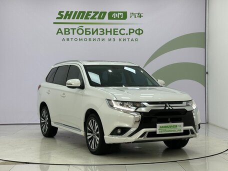 2022 Mitsubishi Outlander III Рестайлинг 3, белый, 2250000 рублей, вид 3