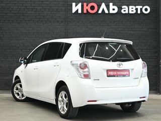 2011 Toyota Verso I, белый, 1030000 рублей, вид 4