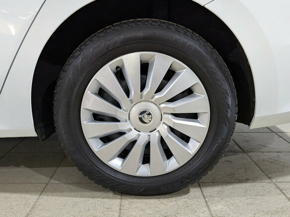 2021 Skoda Octavia IV (A8), белый, 2060000 рублей - вид 11