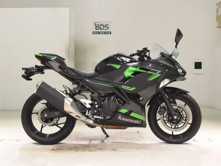 2024 Kawasaki Ninja 400, чёрный, 699000 рублей, вид 2