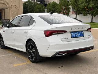 2021 Skoda Octavia IV (A8), белый, 1900000 рублей, вид 4