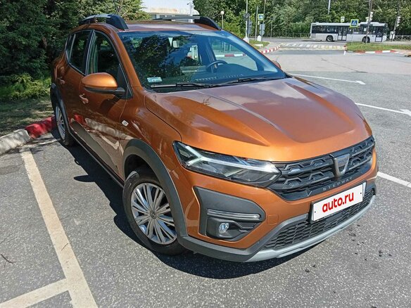 2022 Dacia Sandero Stepway III Рестайлинг, коричневый, 1323000 рублей - вид 3