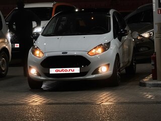 2017 Ford Fiesta Mk6 Рестайлинг, белый, 900000 рублей, вид 2