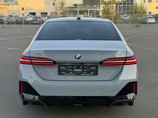 2025 BMW 5 серии 530i xDrive VIII (G60/G61/G68), серый, 8400000 рублей, вид 5