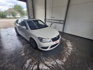 2011 Skoda Octavia RS II Рестайлинг, белый, 1400000 рублей, вид 5