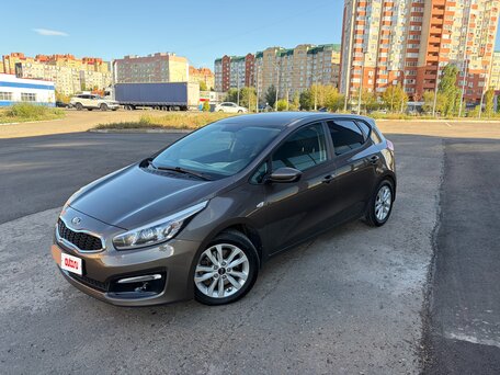 2018 Kia Ceed II Рестайлинг, коричневый, 1360000 рублей, вид 1