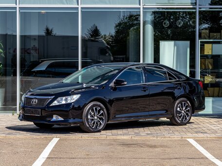 2013 Toyota Camry VII (XV50), чёрный, 1455000 рублей, вид 1