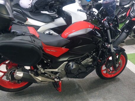 2017 Honda NC 750S, красный, 680000 рублей, вид 2