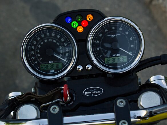 2013 Moto Guzzi V7 Spezial, жёлтый, 688000 рублей - вид 10