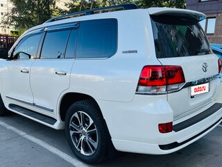 2020 Toyota Land Cruiser 200 Series Рестайлинг 2, белый, 9800000 рублей, вид 3