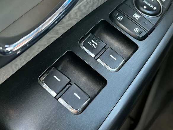 2017 Kia Carnival III, чёрный, 2290000 рублей - вид 16