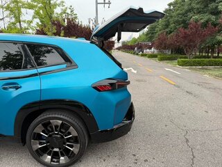2024 BMW XM 50e, голубой, 18888666 рублей, вид 4