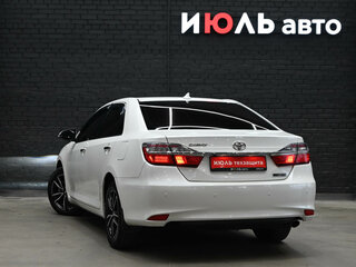 2017 Toyota Camry VII (XV50) Рестайлинг 2, белый, 2550000 рублей, вид 4