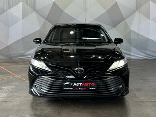 2020 Toyota Camry VIII (XV70), чёрный, 2850000 рублей, вид 2