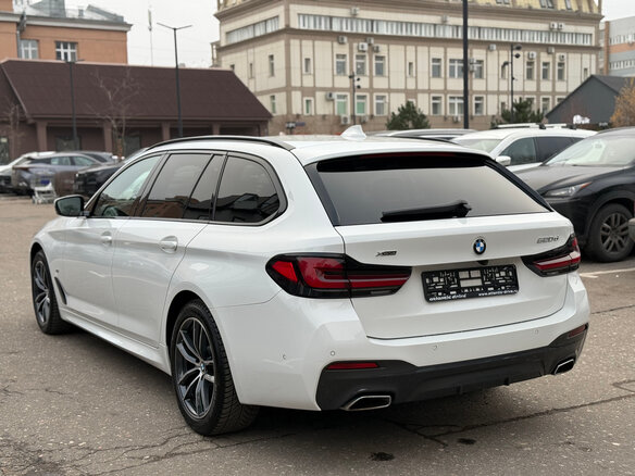 2023 BMW 5 серии 520d xDrive VII (G30/G31/G38) Рестайлинг, белый, 7500000 рублей - вид 6