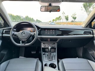 2022 Volkswagen Lavida III, чёрный, 1480000 рублей, вид 5