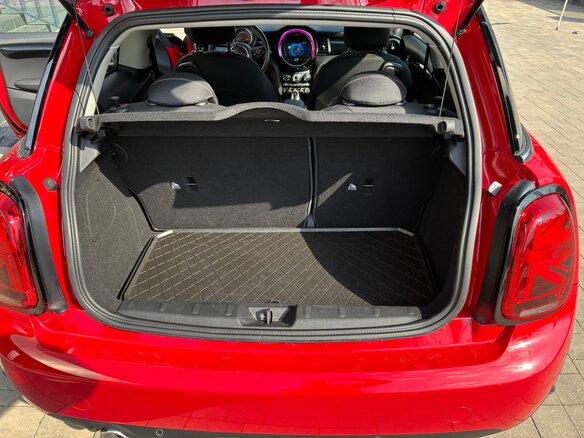 2019 Mini Hatch Cooper III (F55/F56) Рестайлинг, красный, 1800000 рублей - вид 13