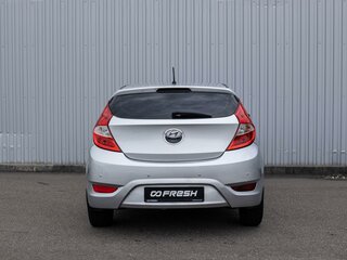 2013 Hyundai Solaris I, серебристый, 680000 рублей, вид 4