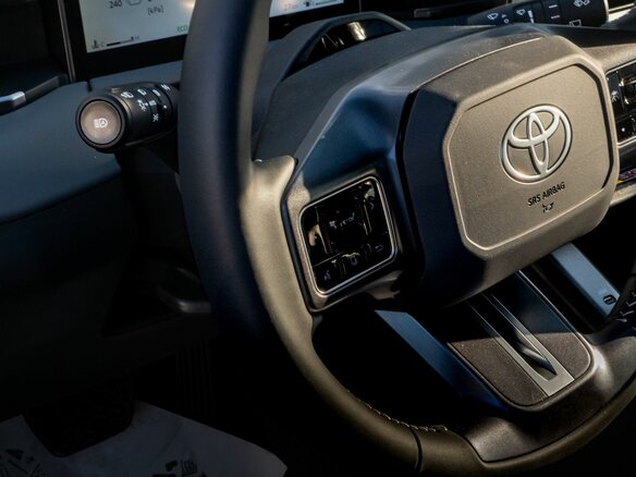 2026 Toyota RAV4 VI (XA60), зелёный, 4225000 рублей - вид 24