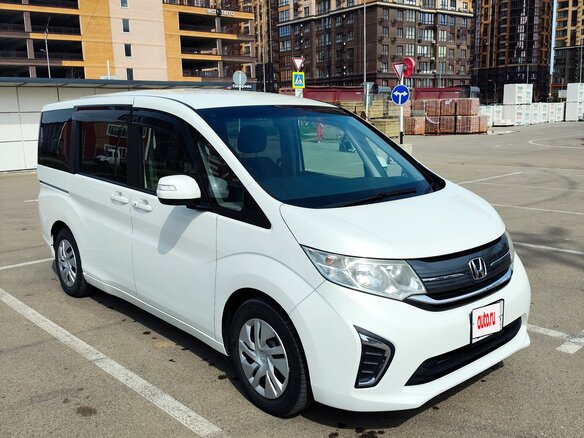 2015 Honda Stepwgn V, белый, 1900000 рублей