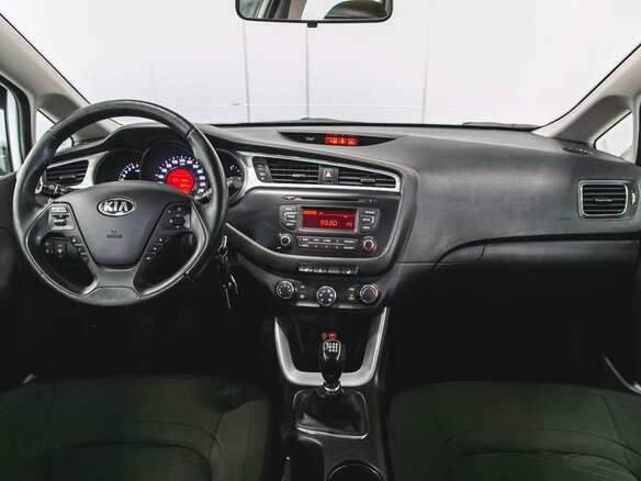 2017 Kia Ceed II Рестайлинг, белый, 1265000 рублей - вид 12