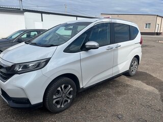 2020 Honda Freed+ II Рестайлинг, белый, 1850000 рублей, вид 1