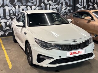 2019 Kia Optima IV Рестайлинг, белый, 2000000 рублей, вид 1