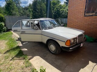 1985 Mercedes-Benz W123 200 4-speed, белый, 500000 рублей, вид 1