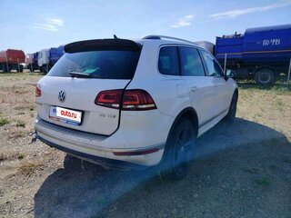 2017 Volkswagen Touareg II Рестайлинг, белый, 2430000 рублей, вид 3