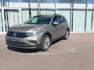 2021 Volkswagen Tiguan II Рестайлинг, коричневый, 2420000 рублей, вид 1