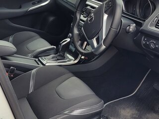 2017 Volvo V40 II Рестайлинг, белый, 1700000 рублей, вид 5