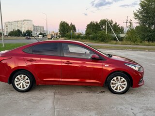 2017 Hyundai Solaris II, красный, 1090000 рублей, вид 4
