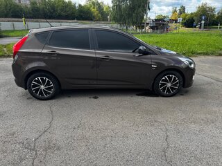 2014 Hyundai Solaris I Рестайлинг, коричневый, 925000 рублей, вид 4