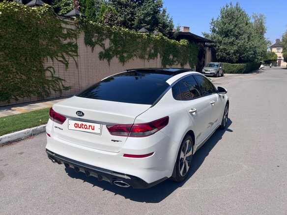 2018 Kia Optima IV Рестайлинг, белый, 1900000 рублей - вид 2