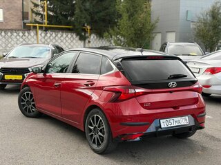 2023 Hyundai i20 III, красный, 1620000 рублей, вид 2
