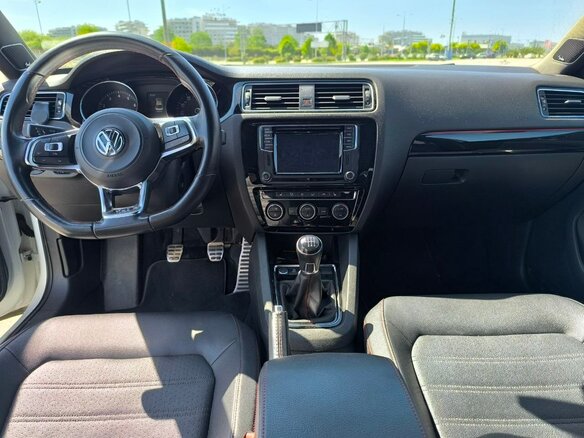 2017 Volkswagen Jetta GLI VI Рестайлинг, белый, 1750000 рублей - вид 12