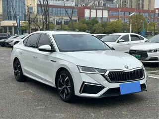 2022 Skoda Octavia IV (A8), белый, 1700000 рублей, вид 3
