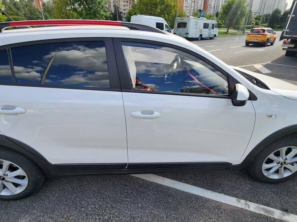 2021 Kia Rio X IV Рестайлинг, белый, 1560000 рублей - вид 3