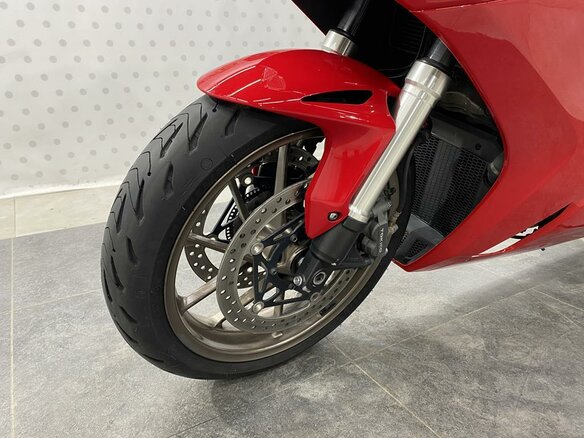2019 Honda VFR 800, красный, 645000 рублей - вид 5