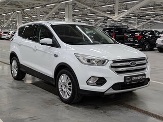 2017 Ford Kuga II Рестайлинг, белый, 1770000 рублей, вид 3