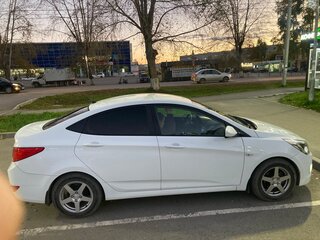 2016 Hyundai Solaris I Рестайлинг, белый, 758000 рублей, вид 2