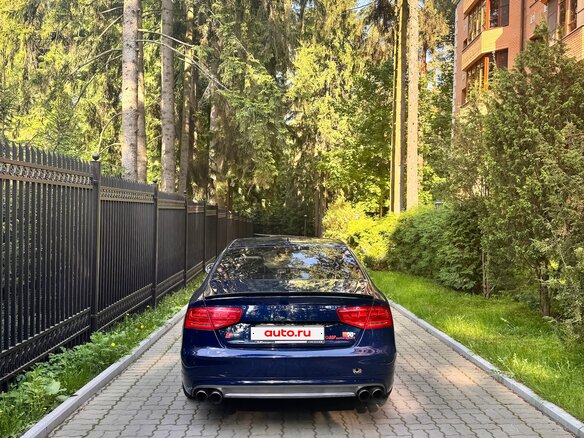 2013 Audi S8 III (D4), синий - вид 4