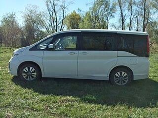 2015 Honda Stepwgn V, белый, 1700000 рублей, вид 4