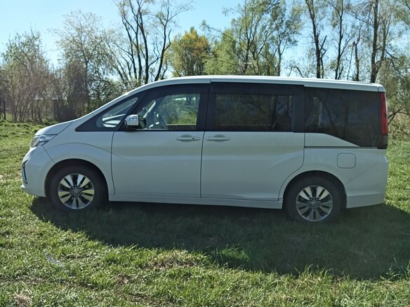 2015 Honda Stepwgn V, белый, 1700000 рублей - вид 3
