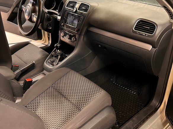 2010 Volkswagen Golf 6-speed VI, серебристый - вид 4
