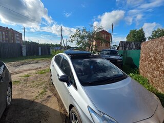 2009 Toyota Prius III (XW30), серебристый, 850000 рублей, вид 2